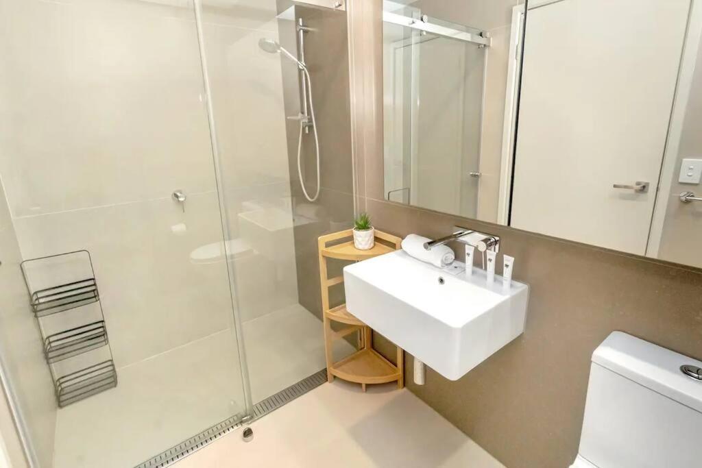 Cbd Skyline 2 Bedroom